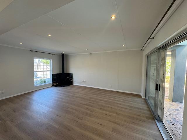 To Let 5 Bedroom Property for Rent in West Beach Western Cape